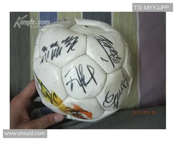 足球明星独特艺术签名图片欣赏展现个性与魅力的完美结合